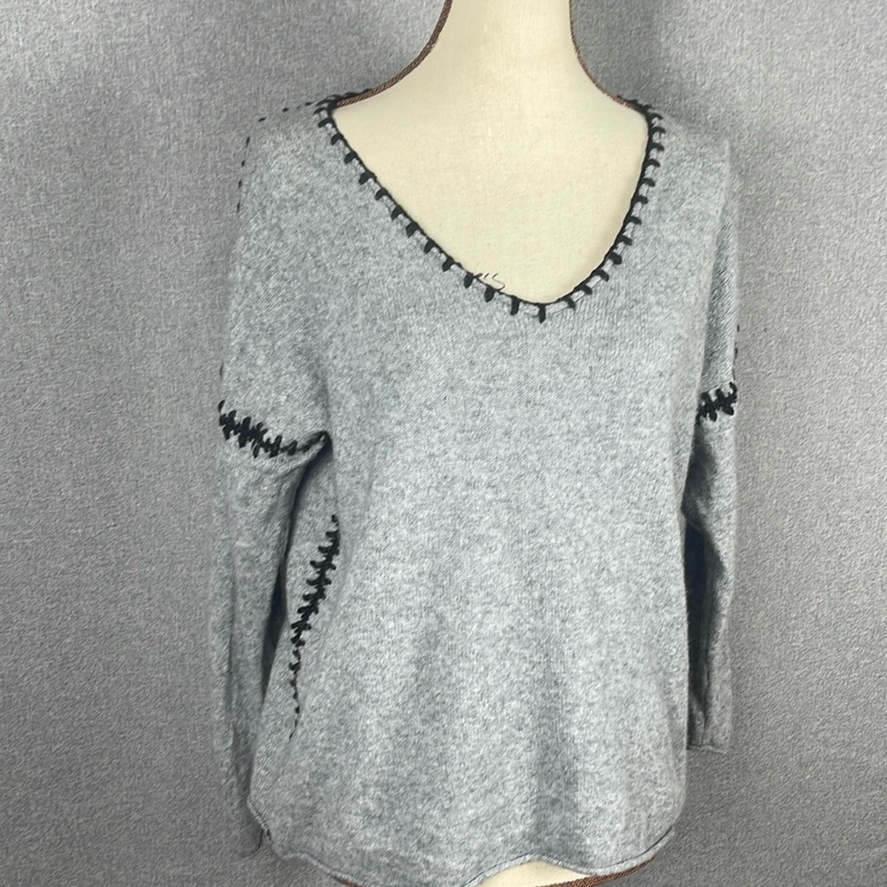 Subtle Luxury Cashmere Embroidered Long Sleeve Sweater Woman’s S/M Gray 970
